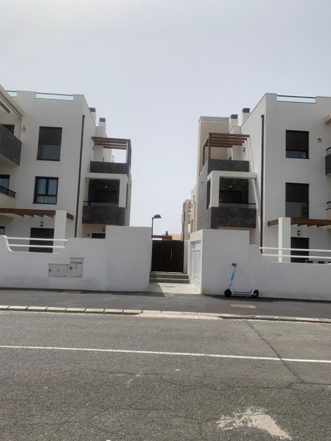 Sunny Luxury Apartment With Two Great Sunny - Level Terraces, Two Swimming Pools, In A New Complex Pueblo Majorero, Close To Fuerteventura Golf Club, Next To The Beach , Atlantico Shopping Mall And Casino In Caleta De Fuste Exterior foto